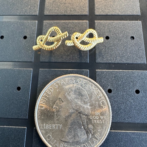 REAL 18k Saudi Gold Knot Earrings 750 Stamped - Picture 2 of 6